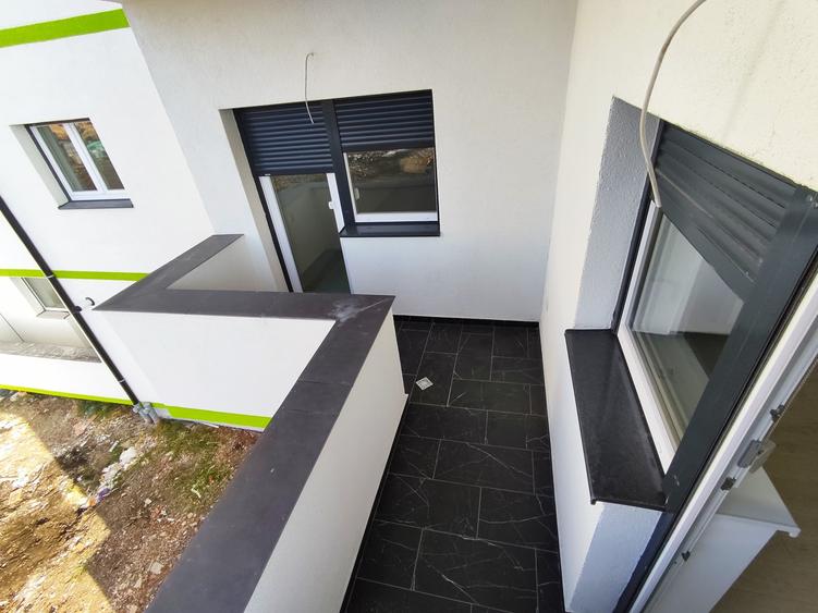 Ap 2 cam LA CHEIE geam baie, decomandat, lift, 2x 14 mp /camera, balcon mare - 8