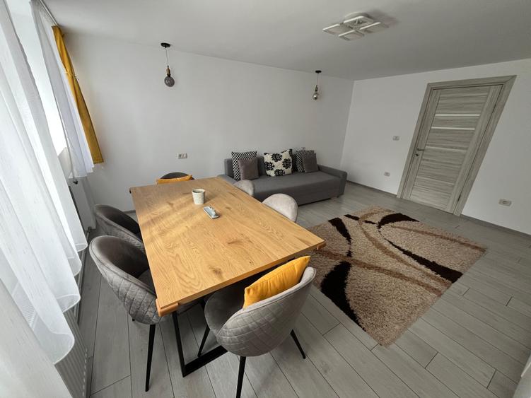 Vand apartament cu 3 camere pe Str Lunga, renovat integral - 1