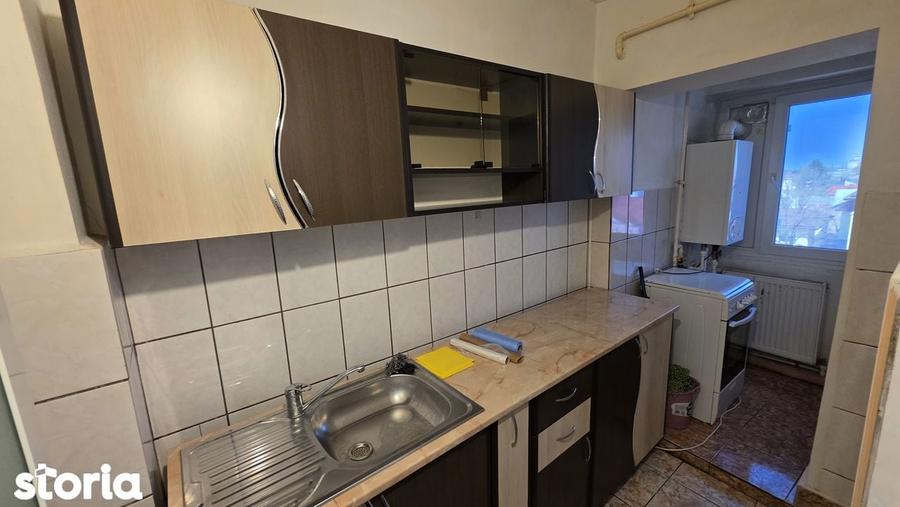 Vand garsoniera et. 4 zona Spital - 2