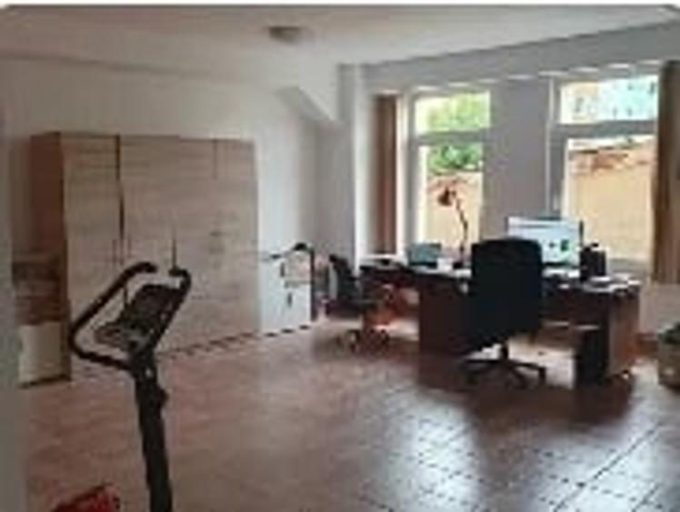 Casă cu 3 camere cu Teren 300 Mp în Central