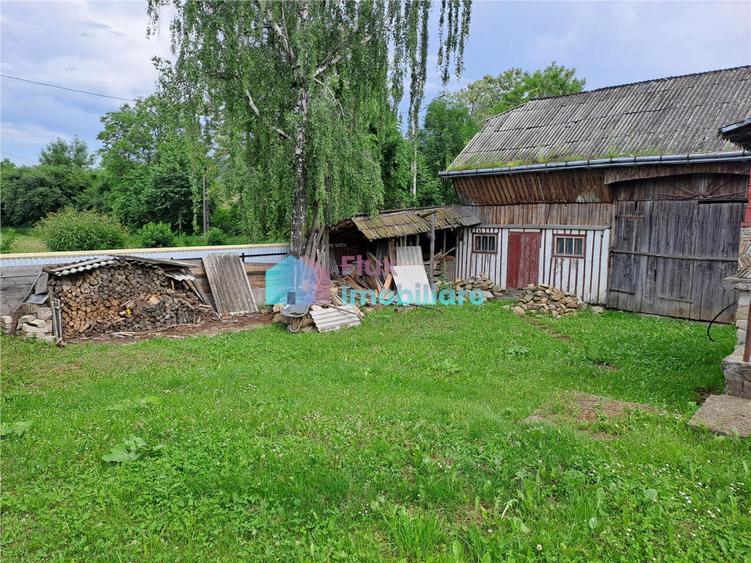 Casă cu 2 camere cu Teren 3743 Mp în Mălini