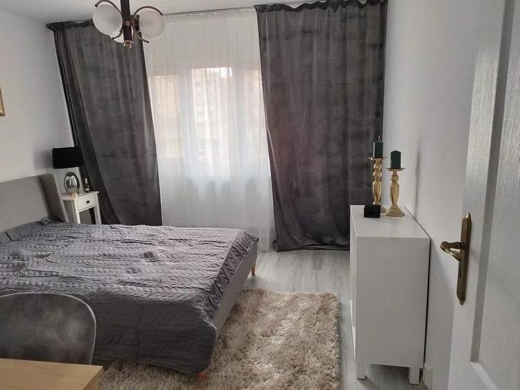 Gara - Bloc dupa 80 - 2 camere decomandat - 1