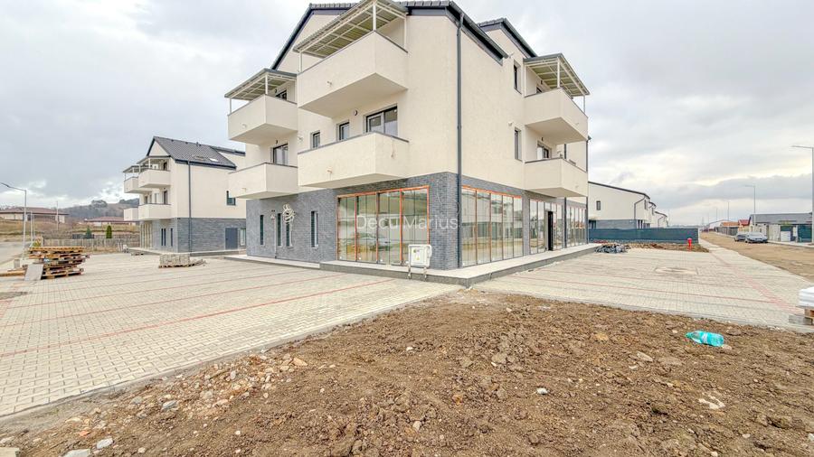 Spatiu comercial, loc de parcare inclus, 186 mp, Sanpetru-Roka Village