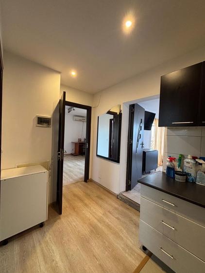 Inchiriez apartament 3 camere - 1