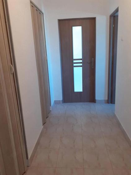 Proprietar,inchiriez apartament ,bacau,str.energiei et.3,semidecomandat , nemobilat,250 e. - 1