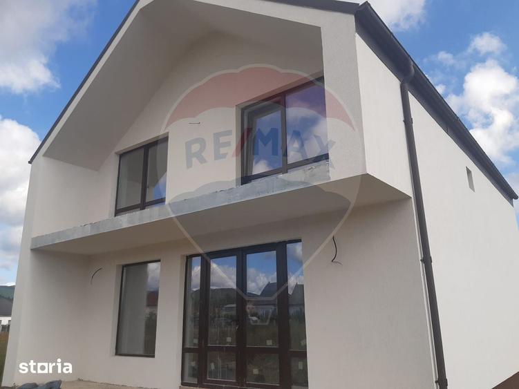 Casa / Vila cu 4 camere de vanzare Vulcan, 15 km de Brasov - 11