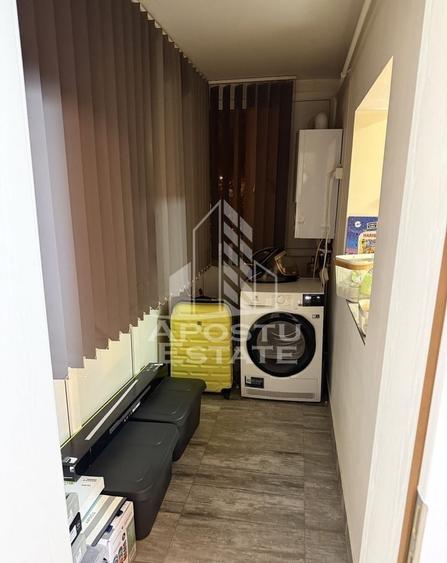 Apartament cu 3 camere, 2 bai,  decomandat,  etajul 2, zona Soarelui - 9