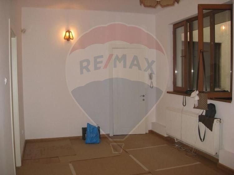 Apartament 6 camere decomandat - 15