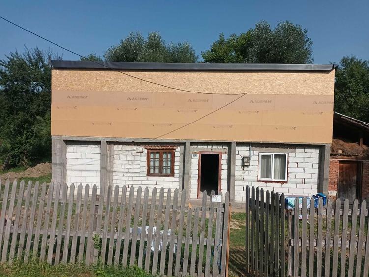 Casa de vanzare (la rosu) - 1