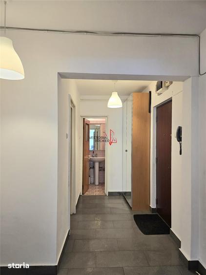 Apartament cu 4 camere decomandat în Tei