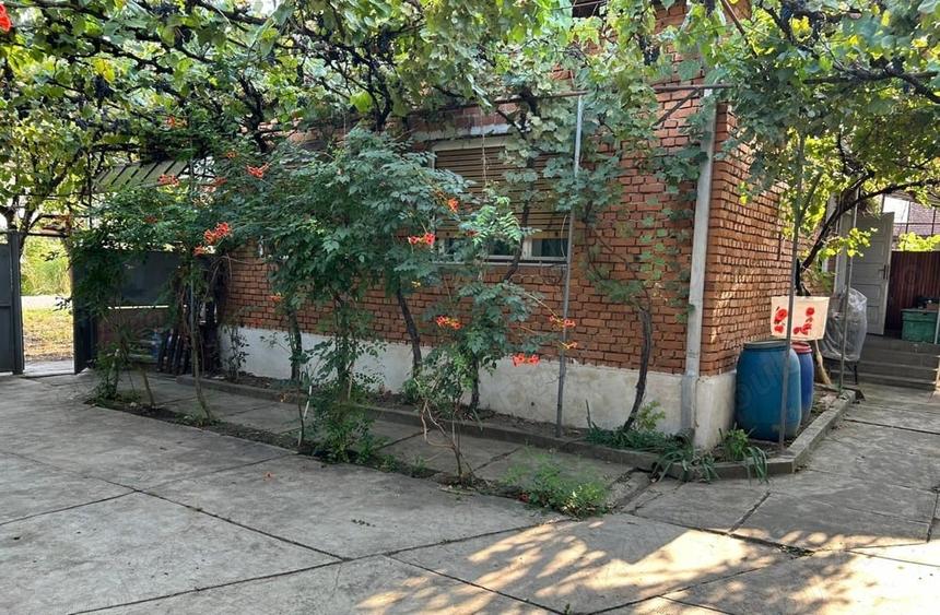 Casă cu 3 camere în Buteni