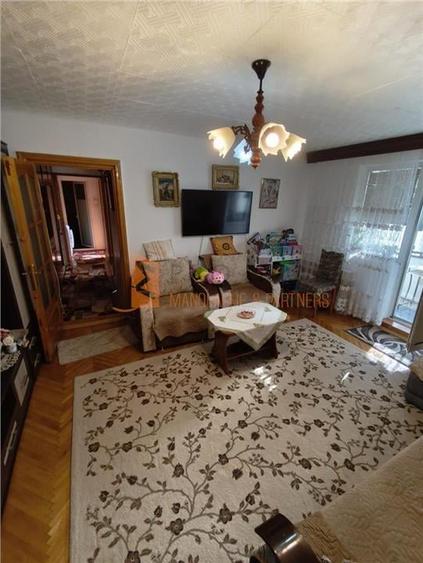 Apartament 3 camere cf 1 semidecomandat zona Micro 5 - 2