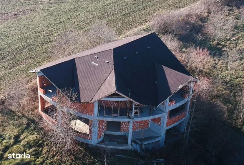 Casa la ro?u(sau la cheie) arhitectura rara, priveli?ti largi, Deva. - 7