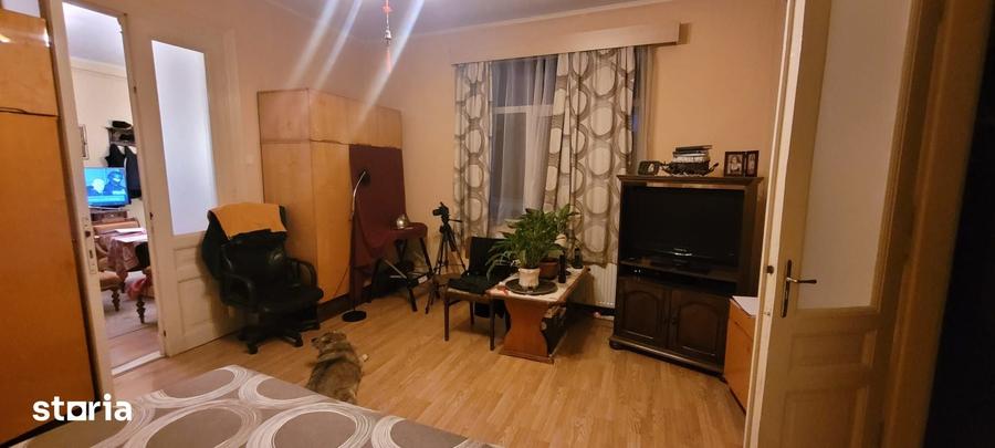 Casă cu 4 camere nedecomandat cu Teren 307 Mp în Schei