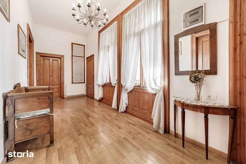 Apartament cu 4 camere în Central