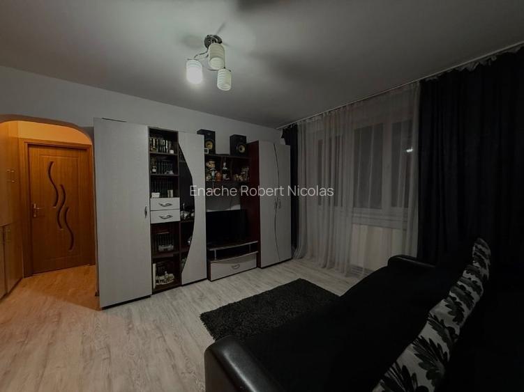 Apartament 2 camere, semidecomandat, cartier Gara, etaj 4..