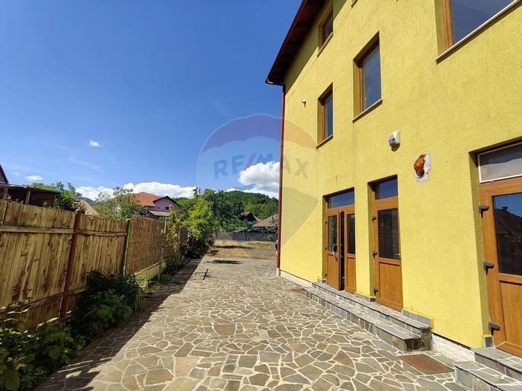 DE ÎNCHIRIAT – Spațiu comercial generos P+2 în zonă Centrală - 12