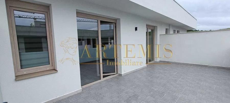 Apartament de 2 camere, decomandat, 40 mp., terasa 25 mp., zona zavoaie - 8