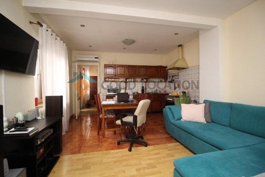 VILA DE VANZARE LA PIATA DOMENII, SINGUR CURTE - 2