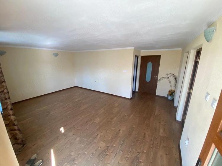 Casa si teren de vanzare - 2