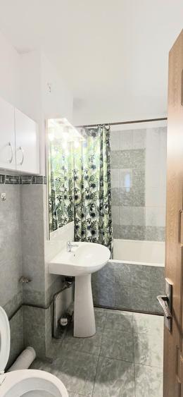 Apartament  3 camere decomandat NICOLINA, Podu Ros, spatios si luminos - 9