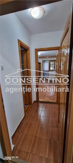 Se vinde imobil cu 3 camere pe str. Viitorului la etajul 1 , liber - 2