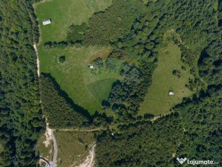 Teren Panoramic in Bran Vedere spre Bucegi & Piatra C... - 1