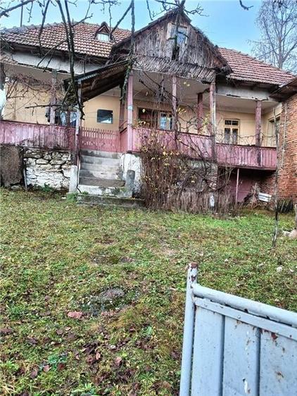 CASA TRADITIONALA - ANEXE - TEREN GENEROS - ZONA EXECELENTA - COMISION 0% - 8