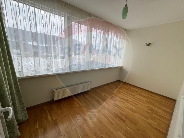 Casă / Vilă cu 6 camere de vânzare în zona Darmanesti - 23