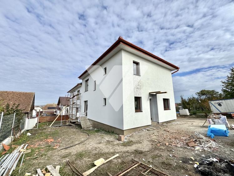 Casa tip duplex 4 camere 2 bai si teren 300 mp - Sura Mica Sibiu - 3