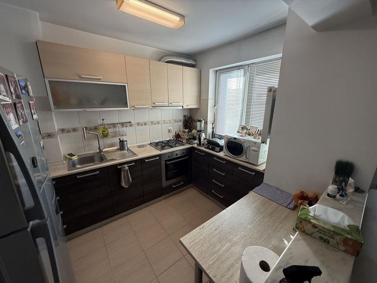 Apartament cu 2 camere decomandat, mobilat în Kamsas