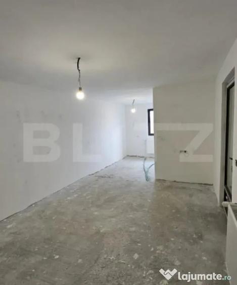 Casă cu 7 camere cu Teren 600 Mp în Central