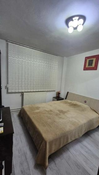 Apartament cu 4 camere decomandat în Crângași