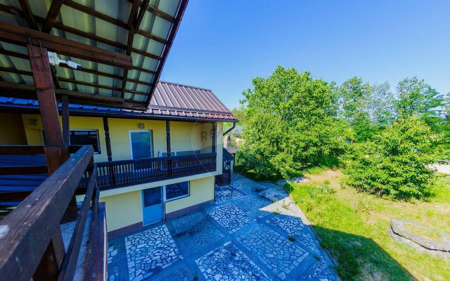 Casa cu 7 camere de vanzare la drumul principal cu 2 in... - 1