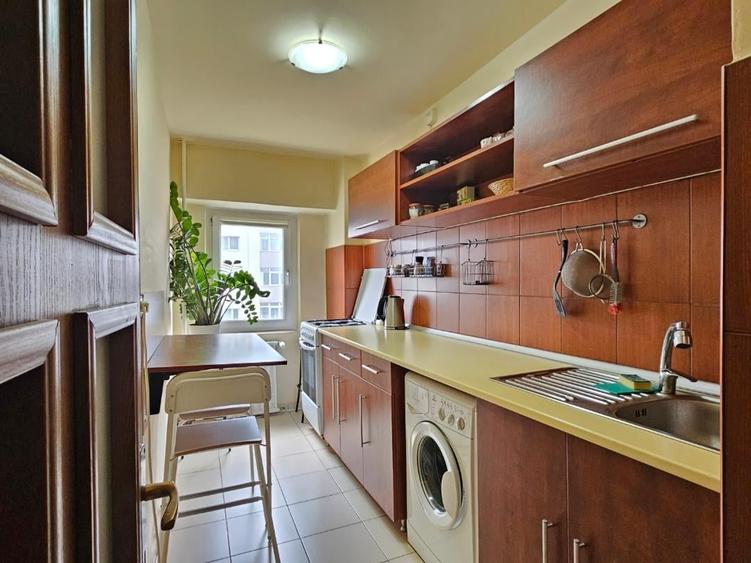 Crangasi - garsoniera de vanzare, decomandata, 40 mp. - 1