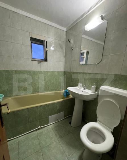 Apartament de vanzare 3 camere, etaj 4/5, zona Bradet - 8