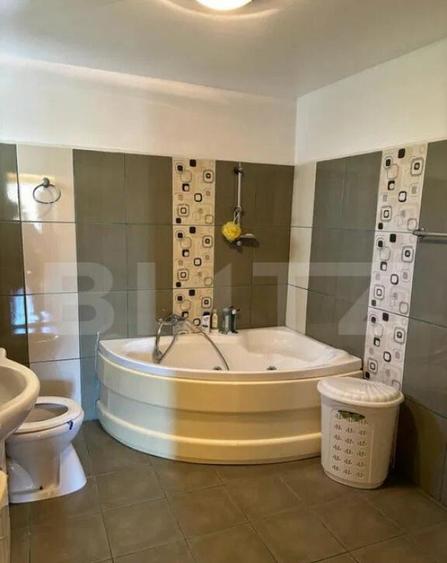 Casa P+1 de vanzare, cu 4 camere, 180 mp, zona Micro 2 - 3