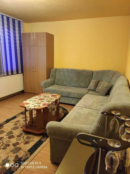 Ofer spre inchiriere apartament cu 3 camere decomandat - 6