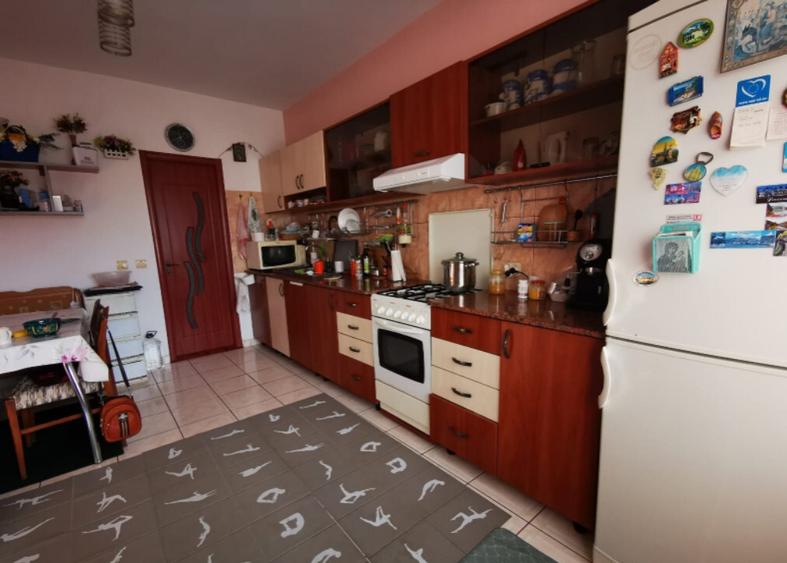 Semicentral, vila 2005, 220 MP + 350 mp teren total - 14