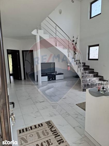 Casa / Vila cu 5 camere de vanzare - 18
