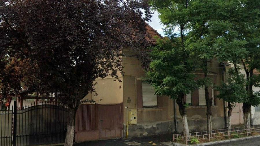 Apartament cu 3 camere decomandat în Pârneava