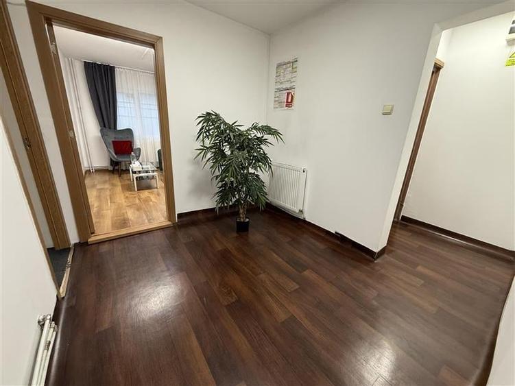 Orizont - stradal - Spatiu comercial - intrare separata - 9