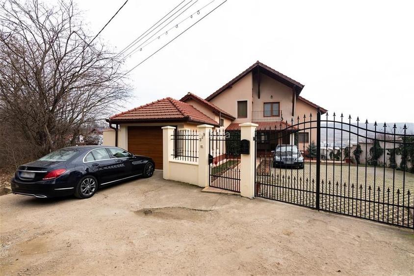 Casă individuală cu 9 camere în Băile Felix