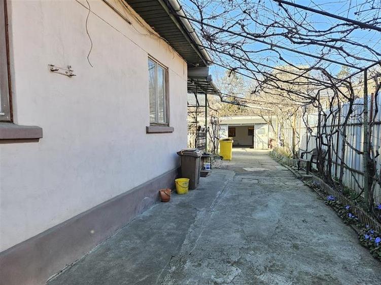 De vanzare in Tudor zona Dacia casa 3 camere, teren 400 mp. - 2