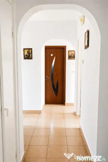 Apartament cu 3 camere decomandat în Micro 21