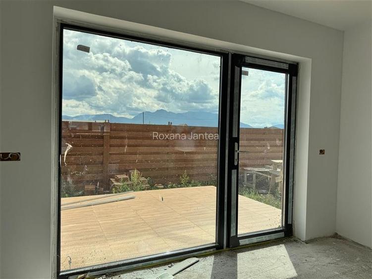 Casa individuala finalizata,  incalzire in pardoseala, Izvor, Brasov