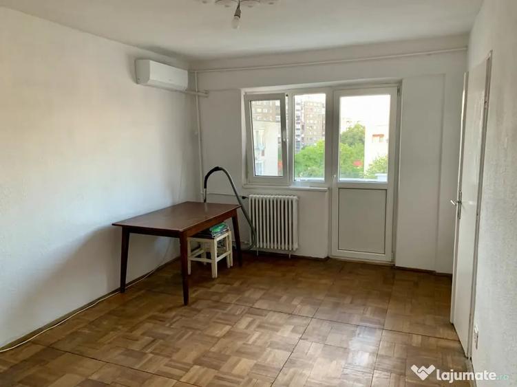 Apartament cu 3 camere semidecomandat în Central