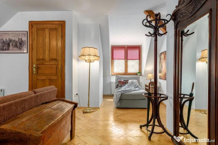 Apartament cu 2 camere semidecomandat în P-ța Victoriei