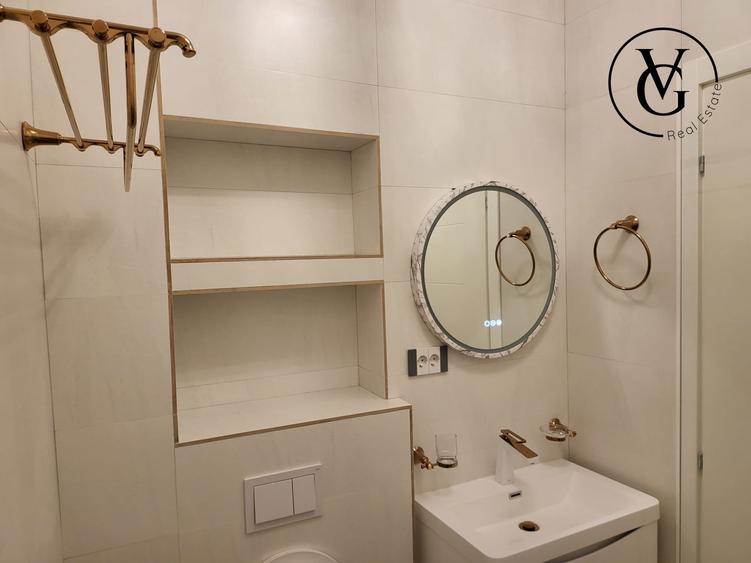 Apartament cu 4 camere decomandat, mobilat în Est