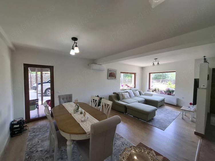 Casă cu 5 camere cu Teren 500 Mp în Mocira